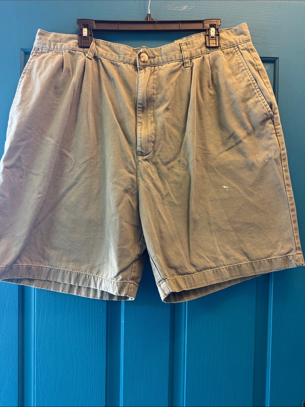 Covington Men's Tan Flat Front Shorts